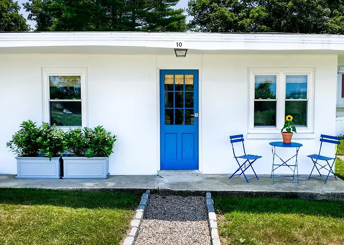 Marina Bay Cottages